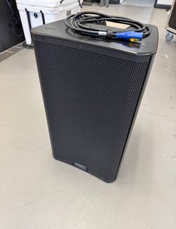 Qsc k12.2 speakers