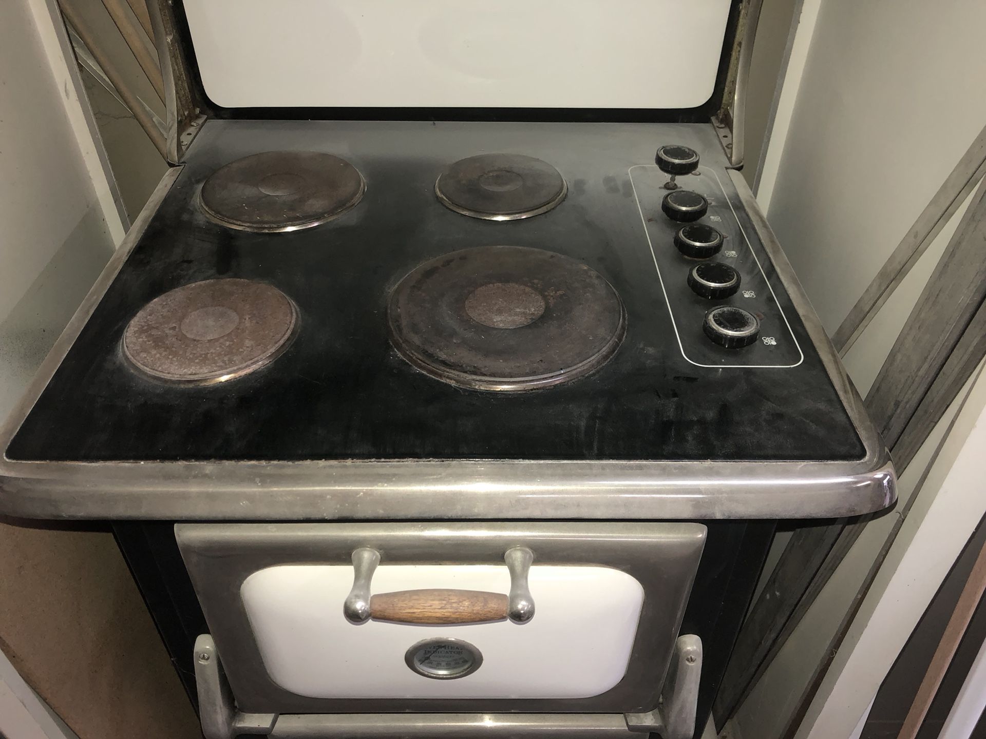 HEARTLAND ELECTRIC STOVE/OVEN MIDRL 8000 for Sale in Canton, OH OfferUp