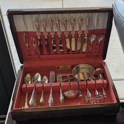 Oneida Silverware Set Never Used