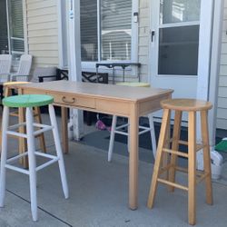 Teybol  And 4 High Chear Wery Good 100$