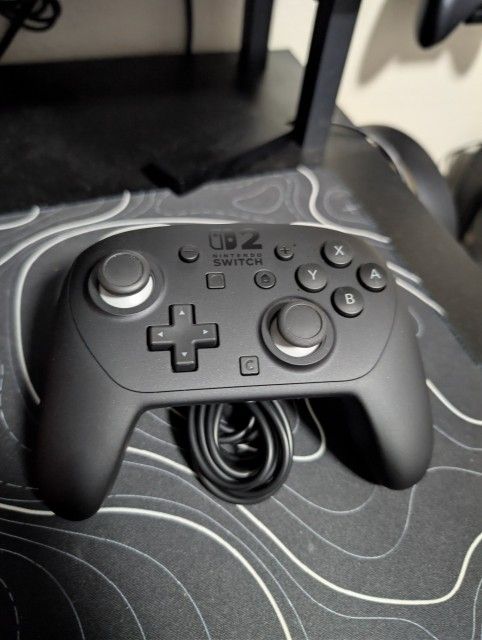 Nintendo Switch  Pro Controller 2