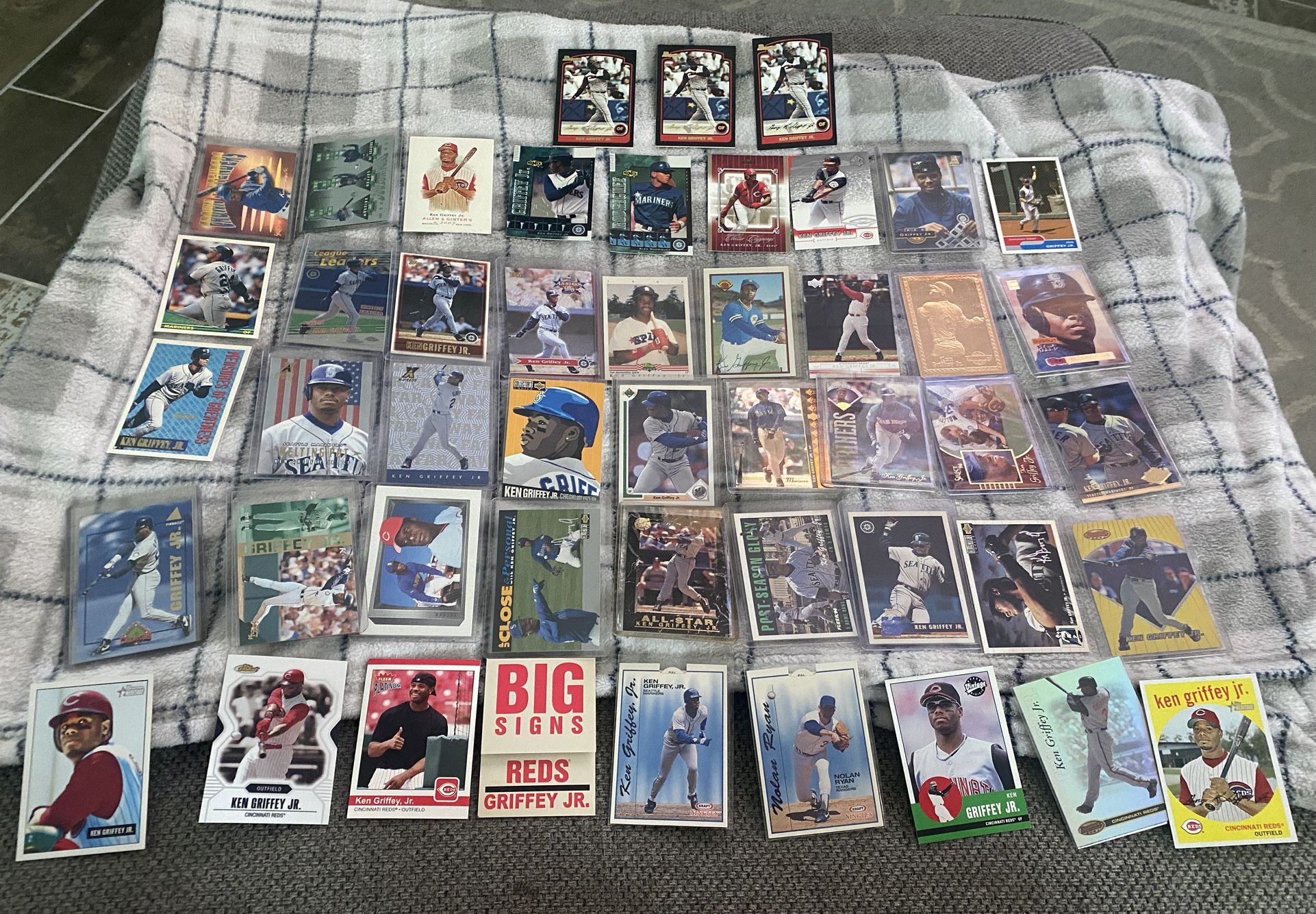 Lot of 39 Different Ken Griffey Jr Baseball Cards lot MLB HOF Mariners Reds #24