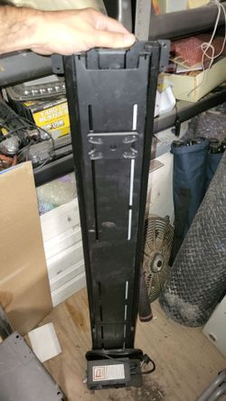 Motorized TV lift