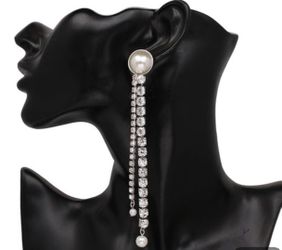 Silver Pearl Long Tassel