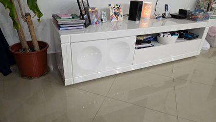 Tv stand