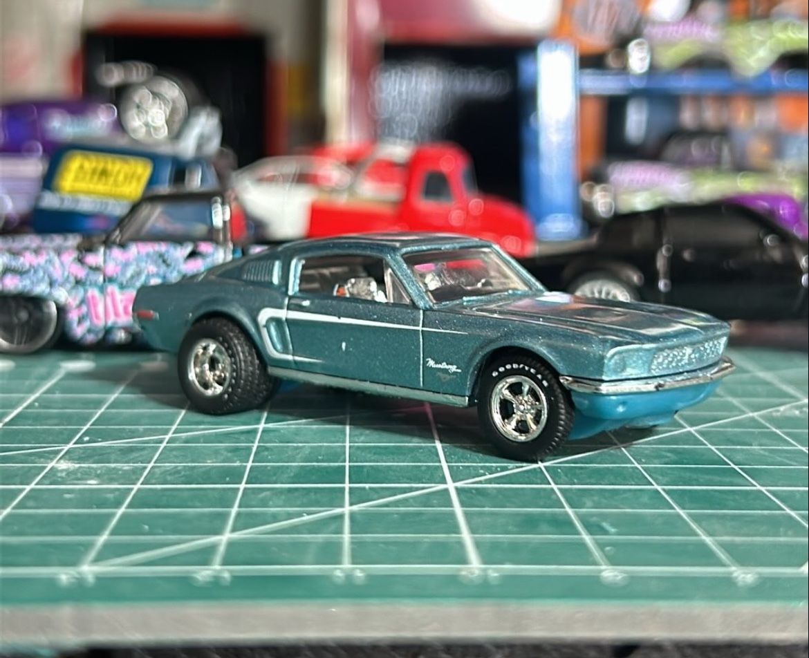 Ford Mustang 1:64 Matchbox