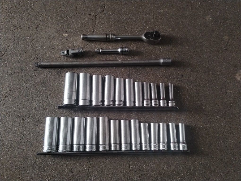 Snap On Tools 3/8 Drive SAE And Metric Socket Set Extension And Ratchet