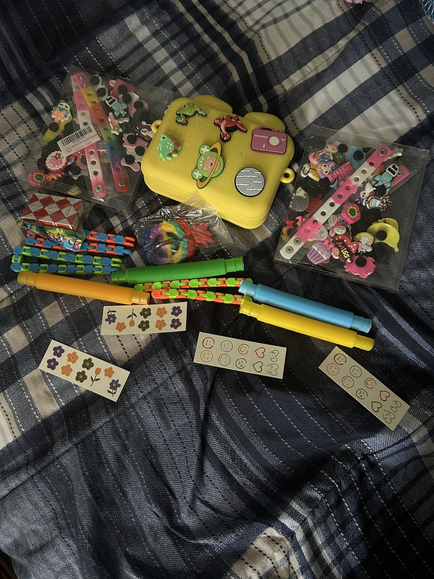 Kids’ Fun Activity Set - Bracelets, Charms, and More!: