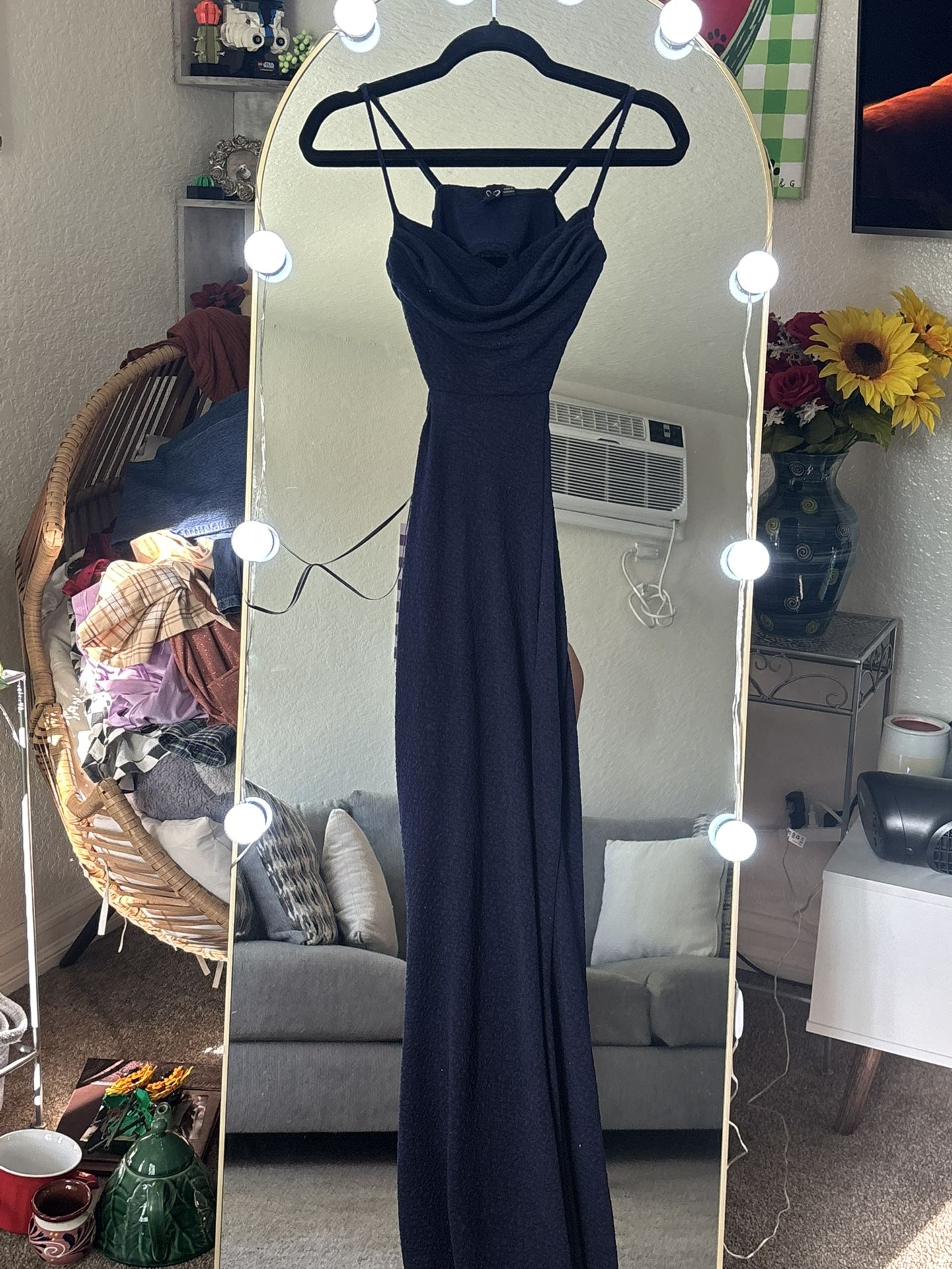 blue dress