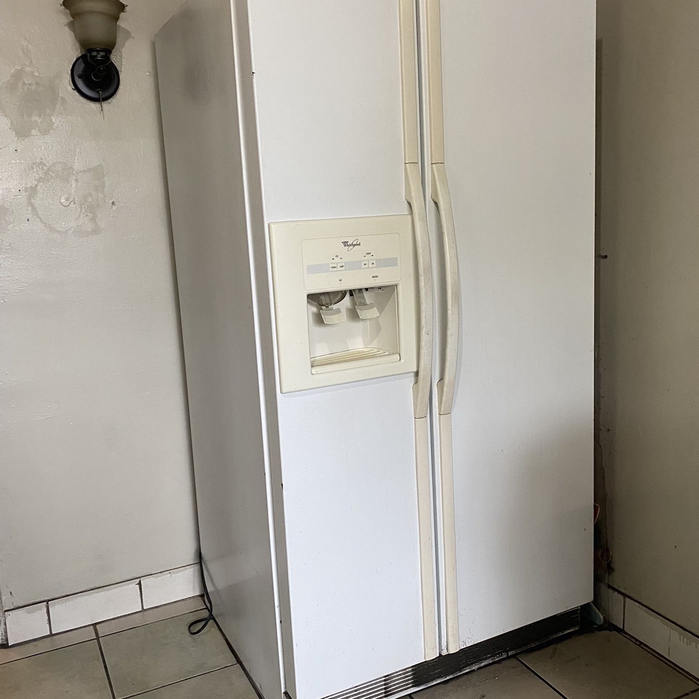 Refrigerator $ 100-