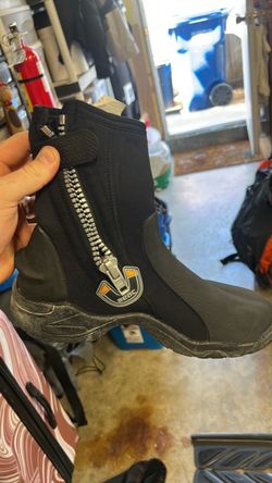 Scuba boots