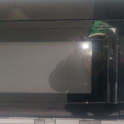 Microwave mounts over stove top has grease traps and fans and light EVERYTHING WORKS EXACTLY AS IT SHOULD