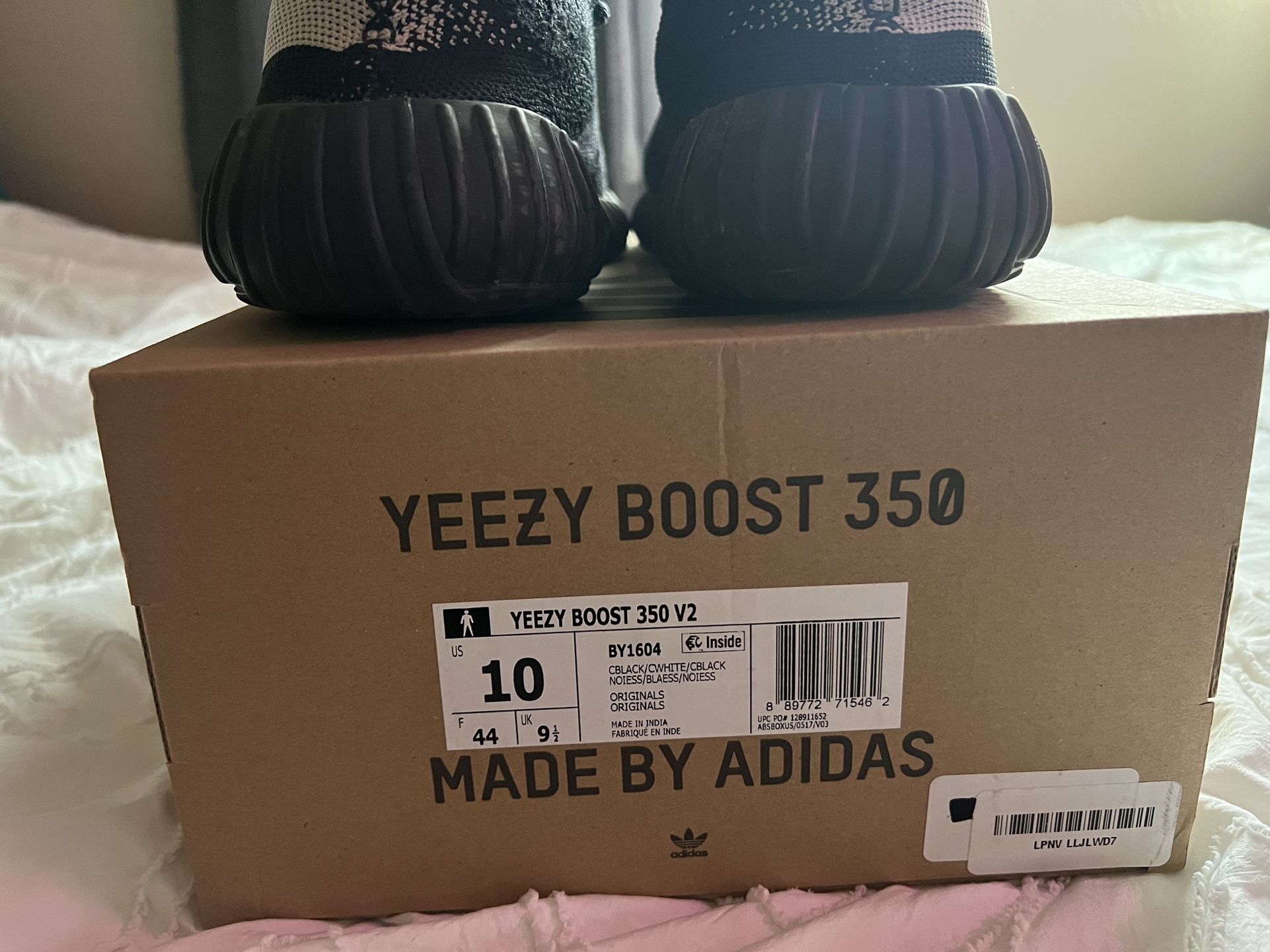 Adidas Yeezy Boost 350 V2 Oreo Size 10