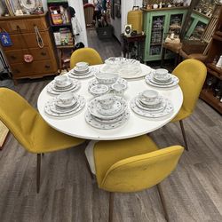 Dining room set / Juego de comedor