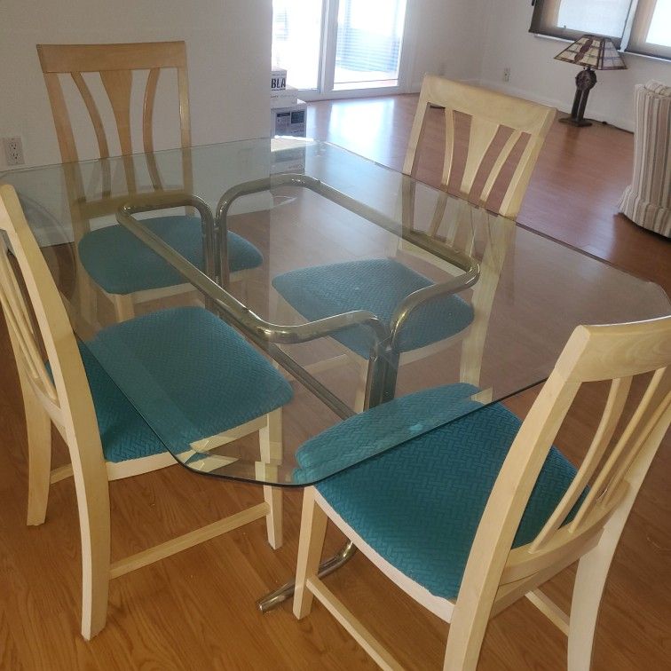 Kitchen Table & 4 chairs
