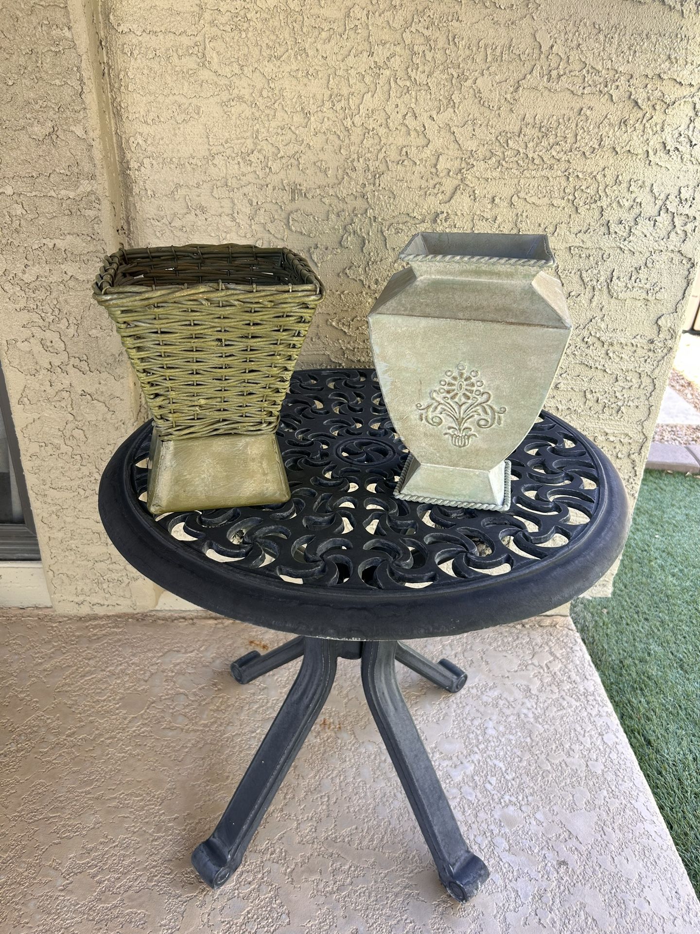 VINTAGE GREEN 🌺PLANT HOLDERS