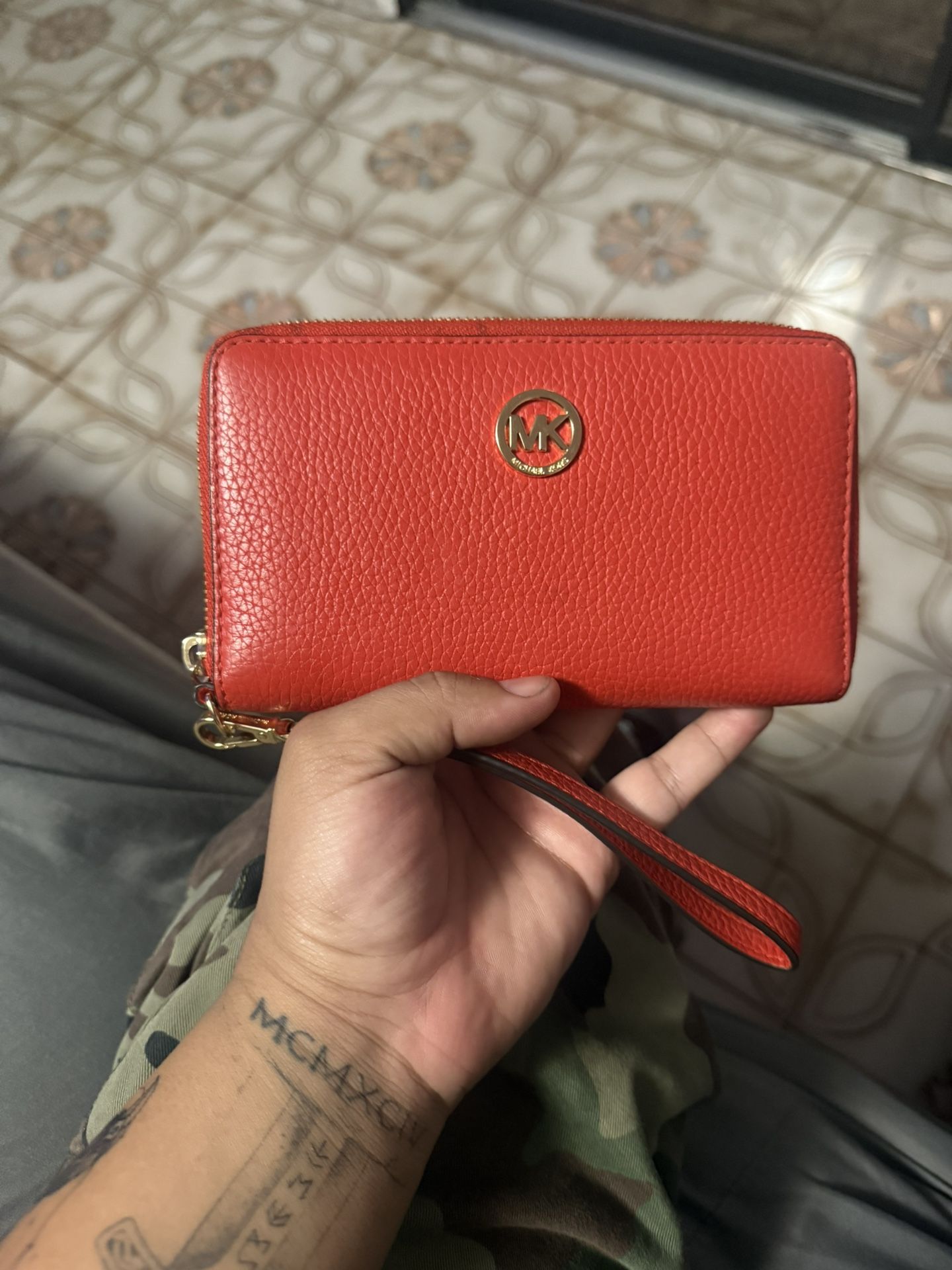 Micheal Kors Wallet 25$ OBO