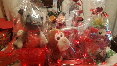 Mi niña vendera hermosos peluches con chocolate que mas le guste a 15dlls;)