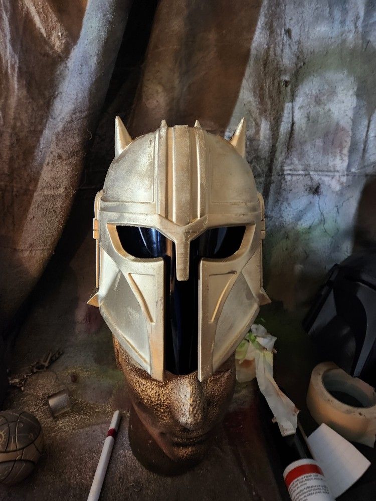 Star Wars Mandalorian Armorer Helmet Display