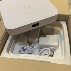 UCG-Ultra (Open Box - Like New) Ubiquiti Cloud Gateway 