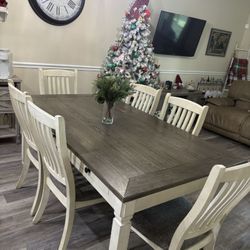 Like New Great Dinning Set Good Condition