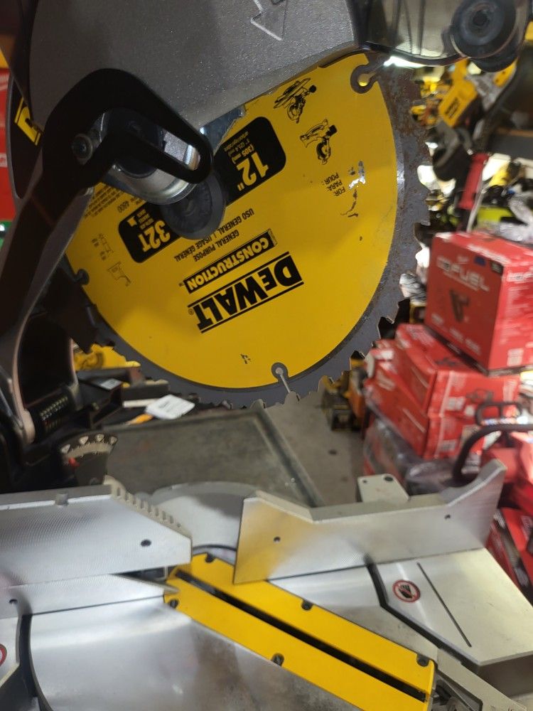 DEWALT CORDED 15 AMP 12"IN MITER SAW LIKE NEW