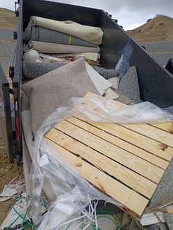 Junk dump truck