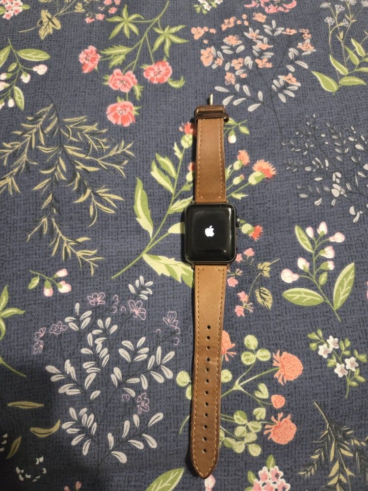 Apple Watch Series 3 [GPS 38mm] Smart Watch w/Space Gray Aluminum Case 