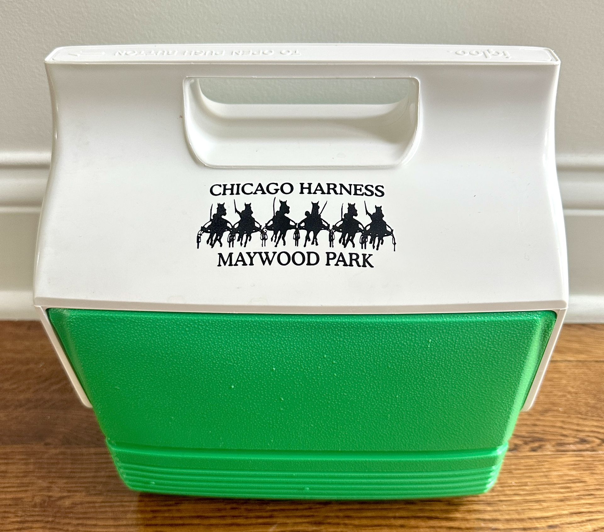 Chicago Harness-Maywood Park Racetrack Igloo Mini Mate Cooler. Green and White-Unused!