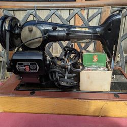 Singer Sewing Machine 