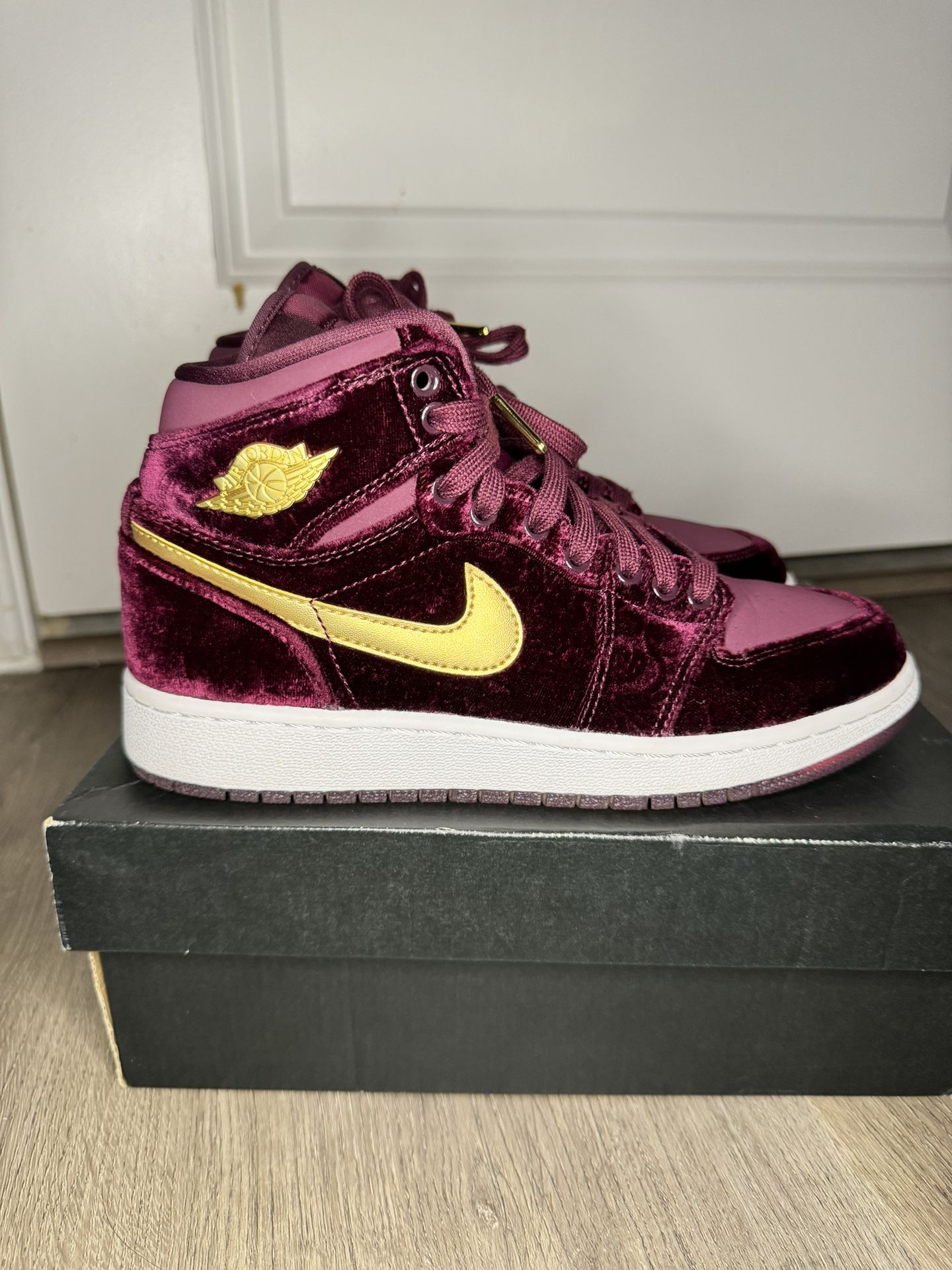 🔥2016 AIR JORDAN 1 HEIRESS GG 'VELVET 832596 640 GOLD RED VELVET | 5Y- 6.5W