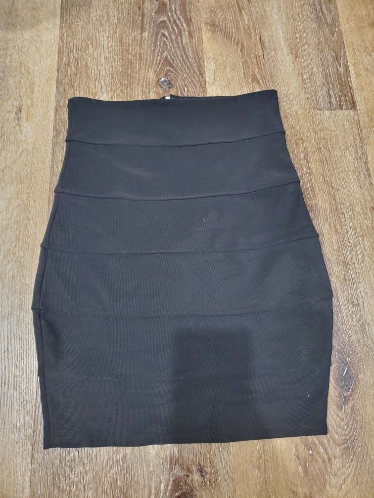 Black pencil skirt sz S