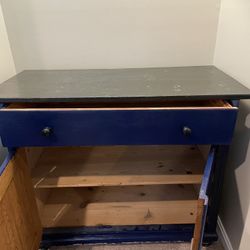 Free - Mid- Sized Bar/Hutch