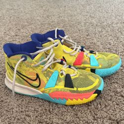 Kyrie One World One People Size 6 Youth