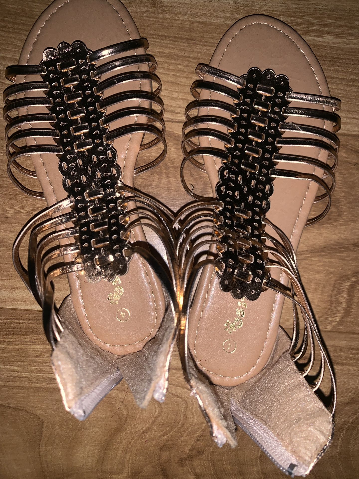 Girls new Sandals size 4
