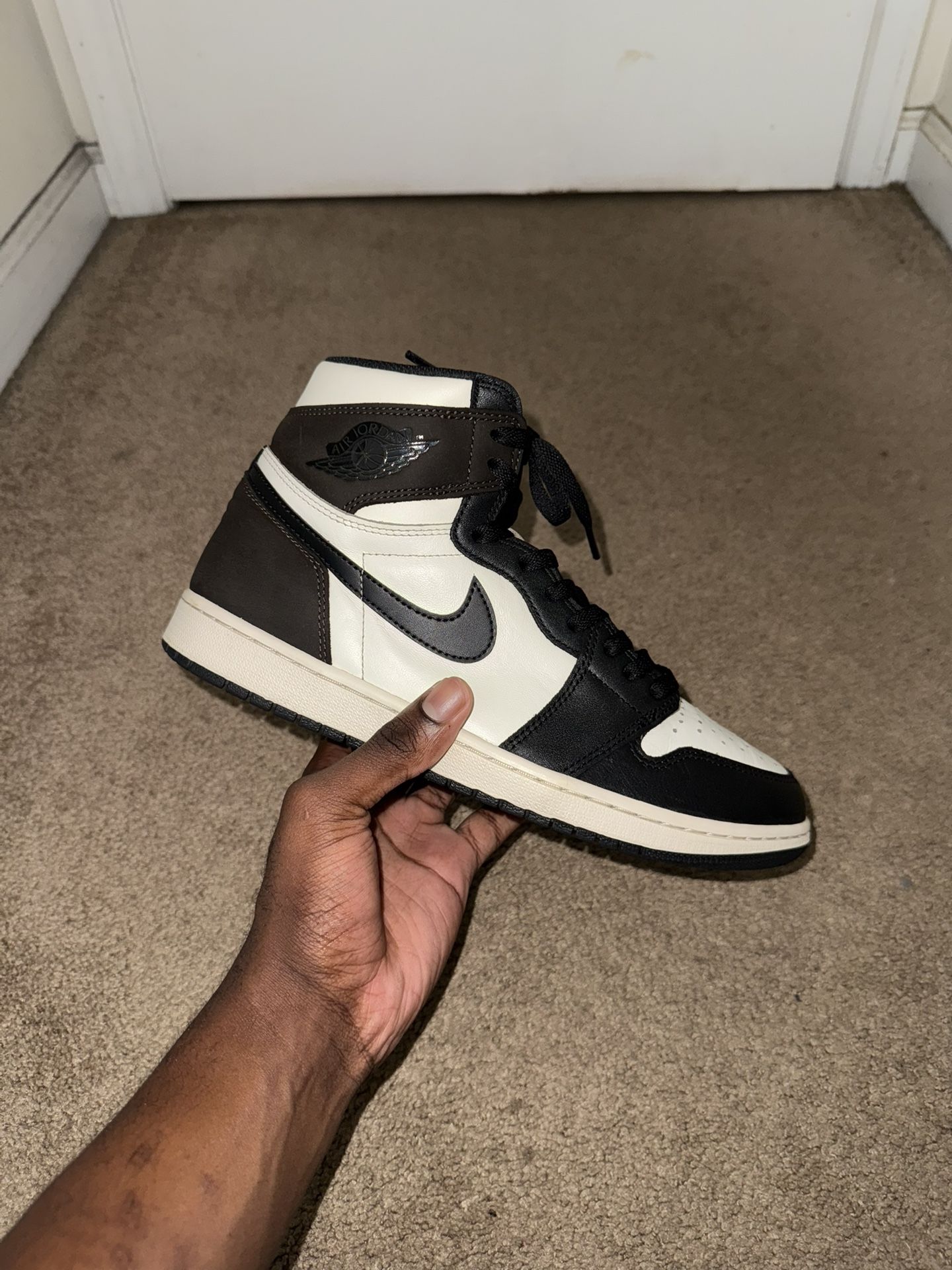 Jordan 1 Mocha Size 10.5 $150‼️