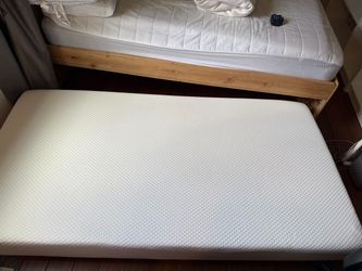 Twin size memory foam mattress