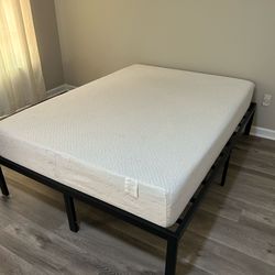 Clean Full Size Bed
