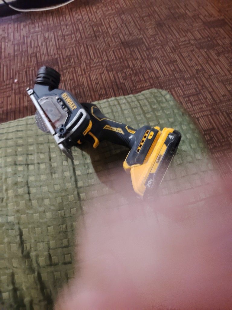 DeWalt Cordless 20volt Brushless . Motor Grinder Saw