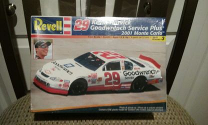 REVELL - 1:24 model kit - Kevin Harwick - Goodwrench Service Plus - 2001 Monte Carlo