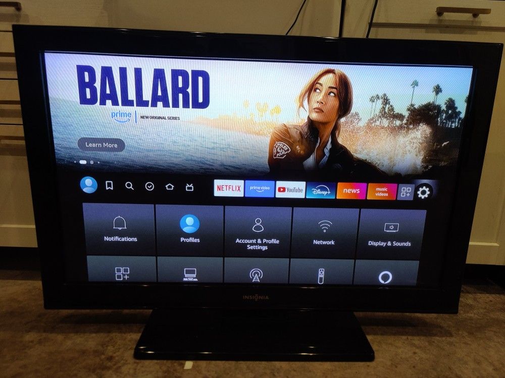 Insignia 42" 720p Plasma HDTV w/ Fire TV Stick & Remote (MSRP: $499)