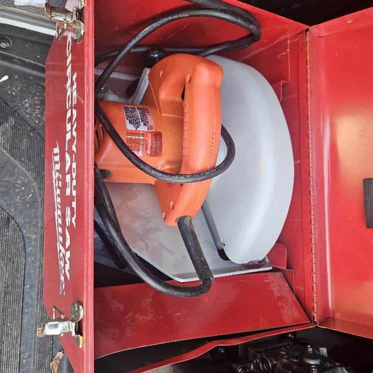 MILWAUKEE Heavy-Duty 10 1/4" CIRCULAR SAW model 6460, Great Condition In Case No Offers No Trades Prices Firm Bt1,1