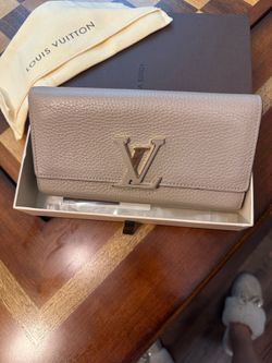 Louis Vuitton Capucine wallet