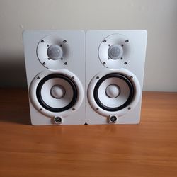 YAMAHA HS5 WHITE MONITORS