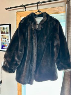Fur coat, excellent condition, i don’t think it’s real fur