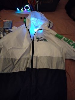 Seahawks jacket that slips up size large for the rain