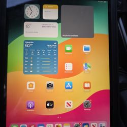 Ipad 6 32gb With A Case