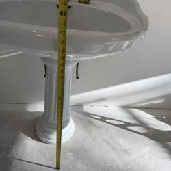 20” pediatal sink white