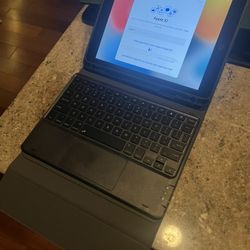 iPad Air 2 w/case and keyboard