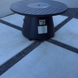 Santino Outdoor 48” Table. Never Used Retail 1999